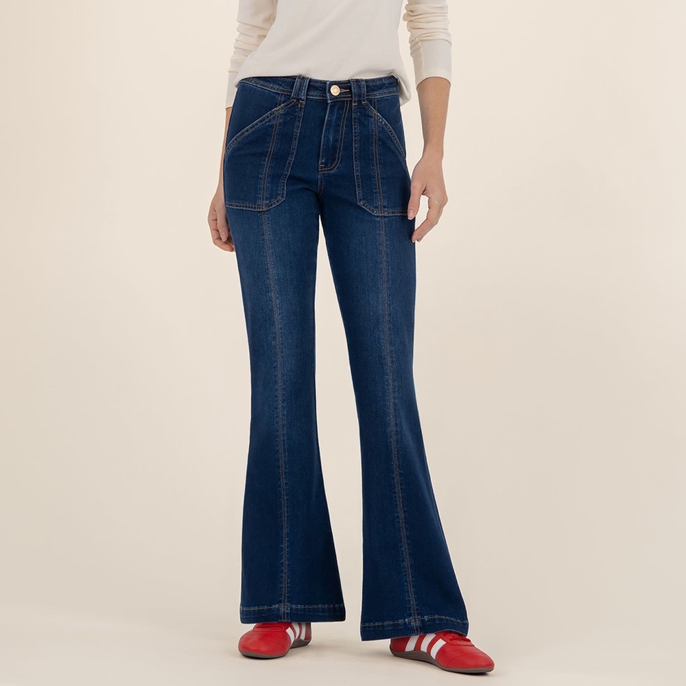 Kut from the Kloth Ana High Rise Flare Jean with Slant Pockets